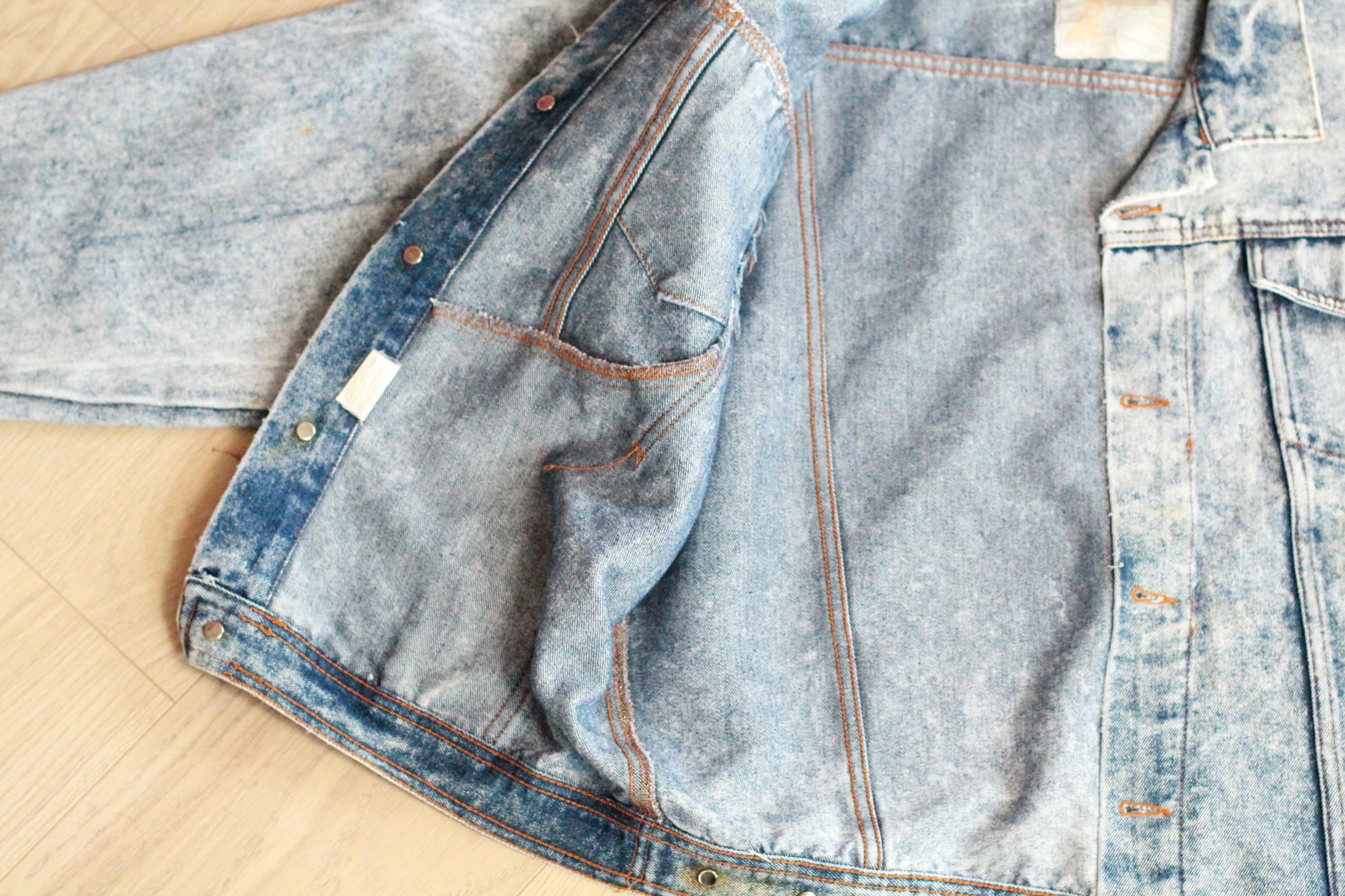 Vintage 90s Light Wash Denim Jacket – Size Large | Acid Wash Retro Style