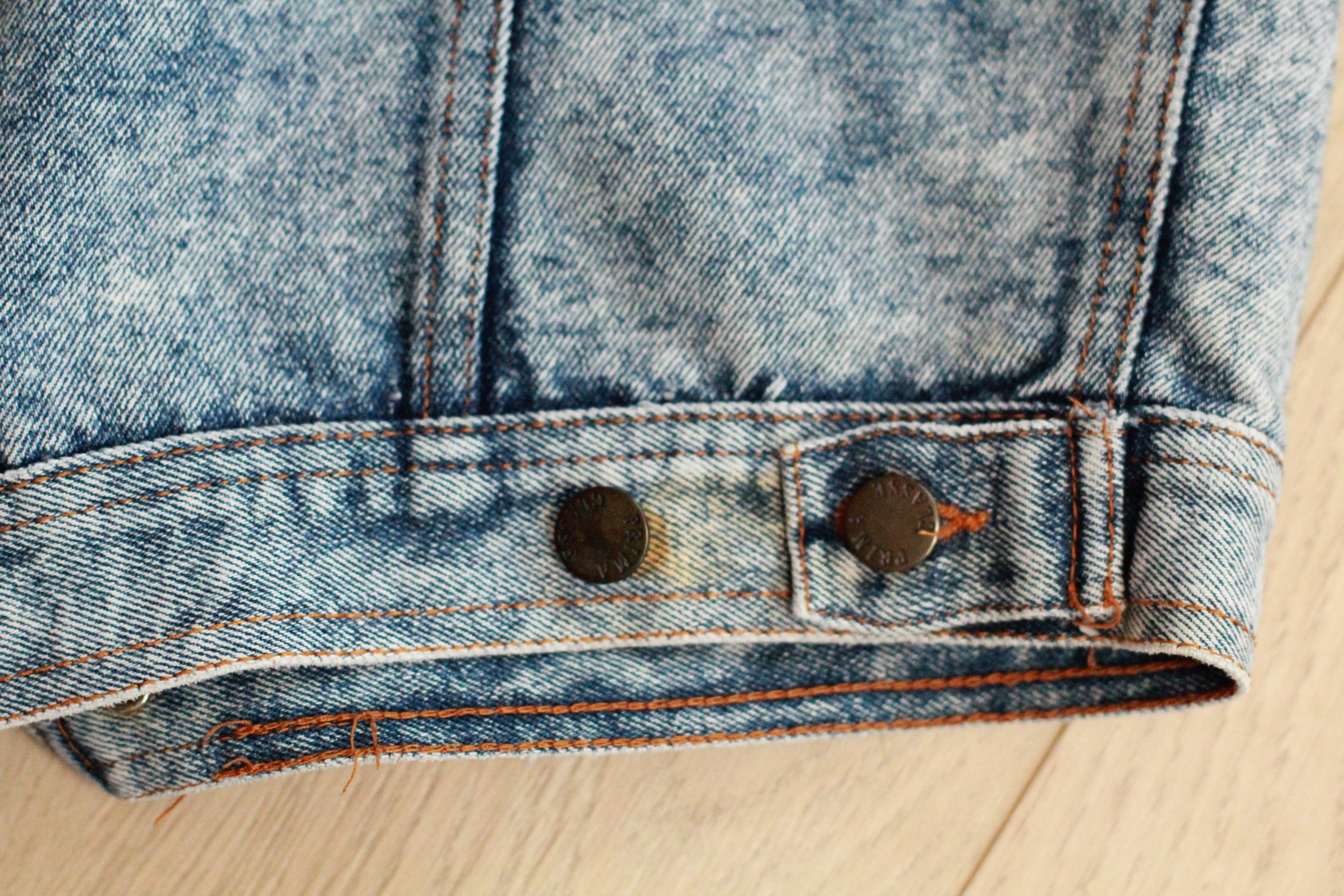 Vintage 90s Light Wash Denim Jacket – Size Large | Acid Wash Retro Style