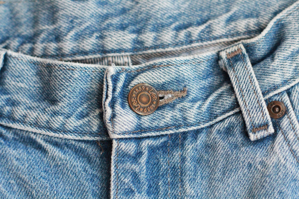 Vintage 1990s Lee Jeans – Medium Wash, High-Waisted