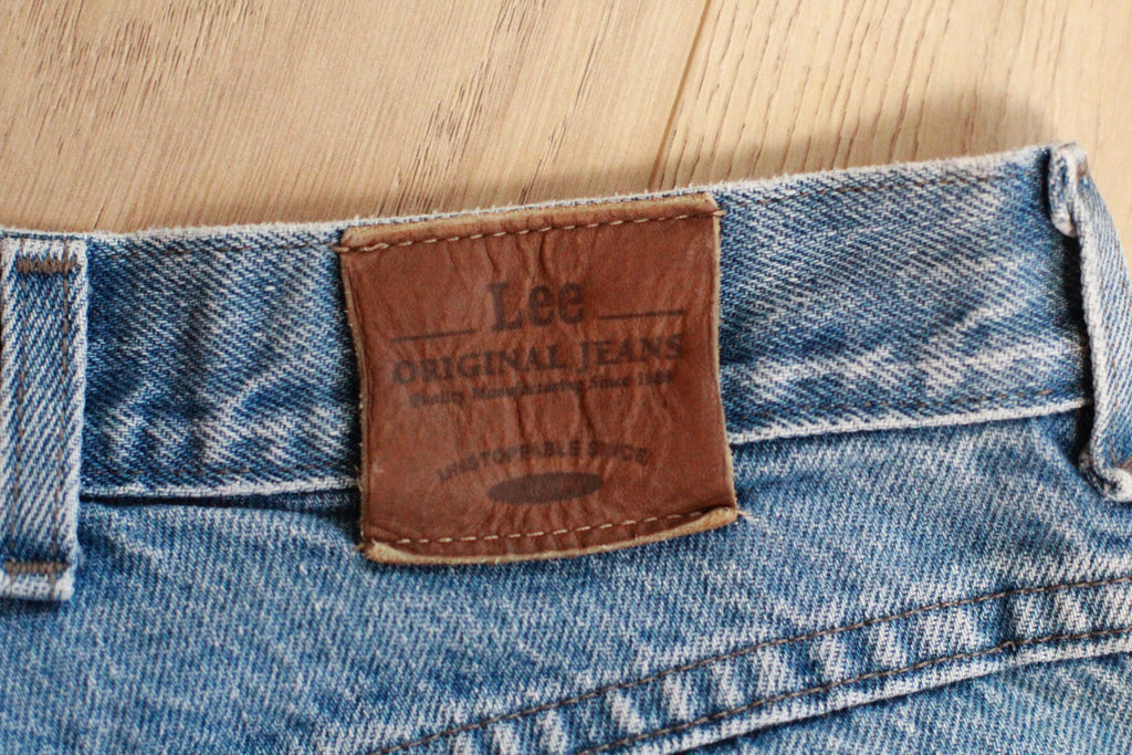 Vintage 1990s Lee Jeans – Medium Wash, High-Waisted