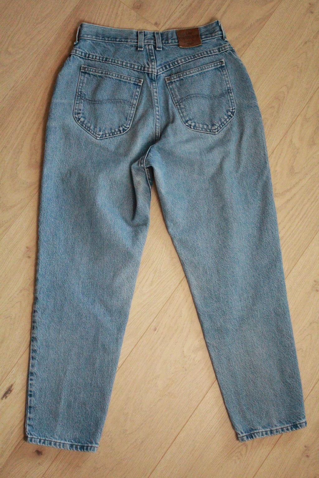Vintage 1990s Lee Jeans – Medium Wash, High-Waisted
