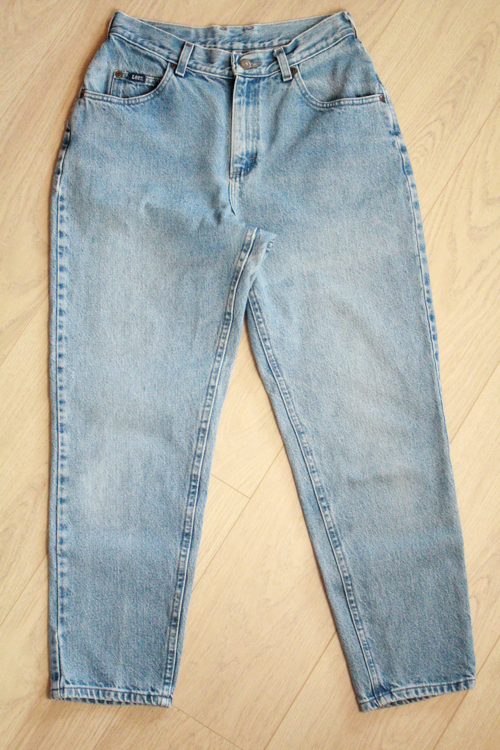 Vintage 1990s Lee Jeans – Medium Wash, High-Waisted