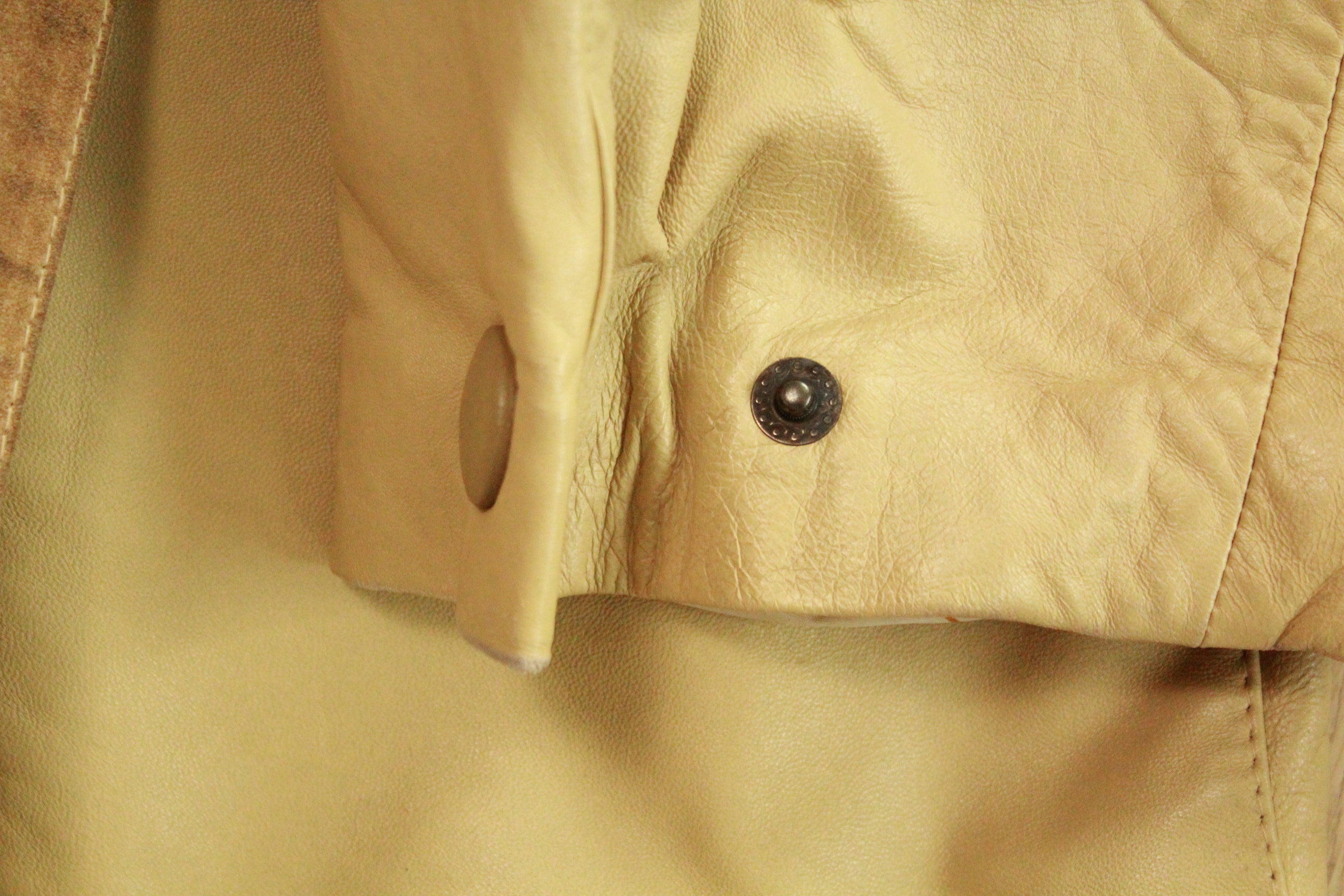 close-up of sleeve cuff open button detail on Vintage Beige Leather Tie-Belt Jacket