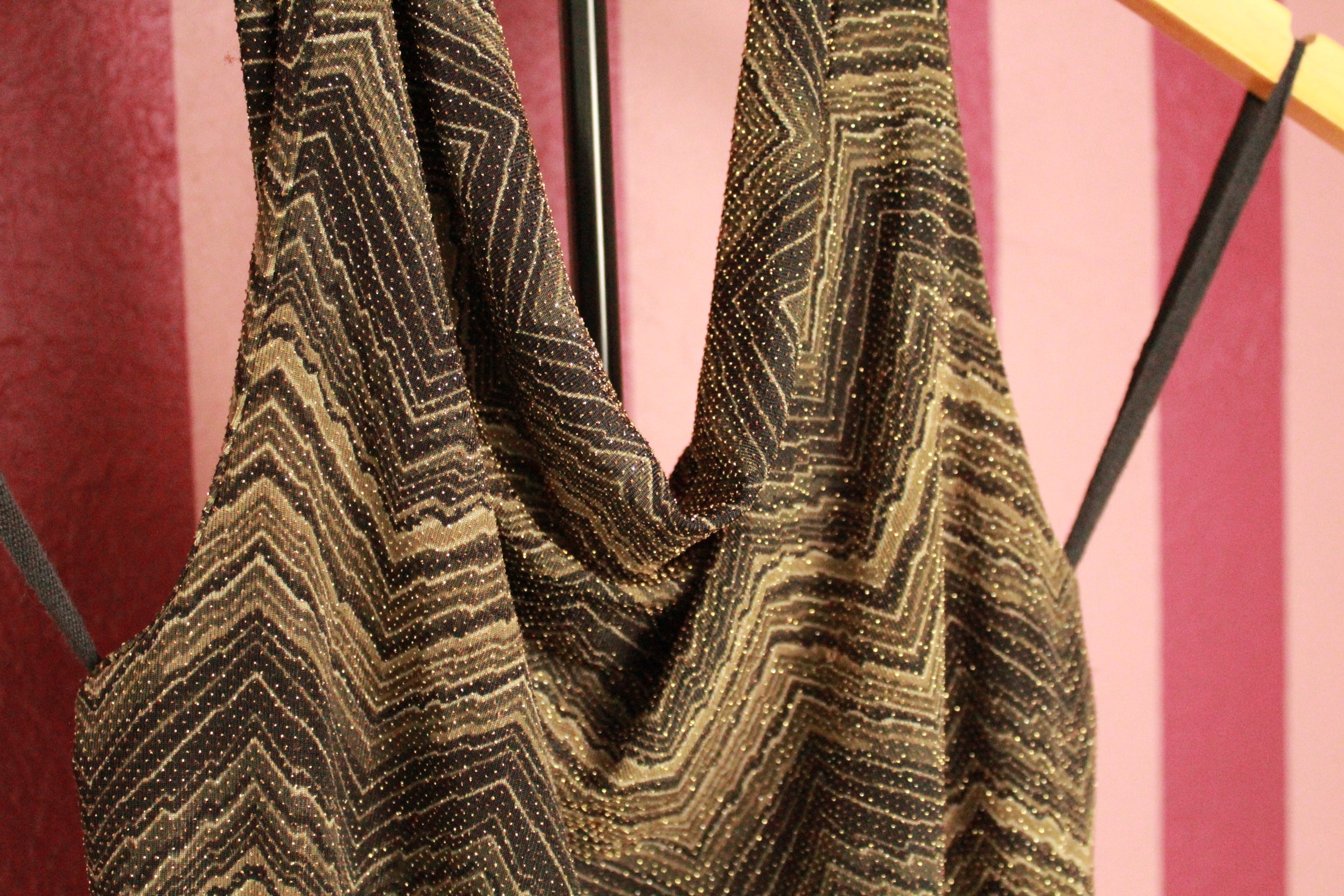 Vintage 90s/Y2K Cowl Neck Halter Top – Army Green Zig-Zag Lurex, Open Back (Size L)