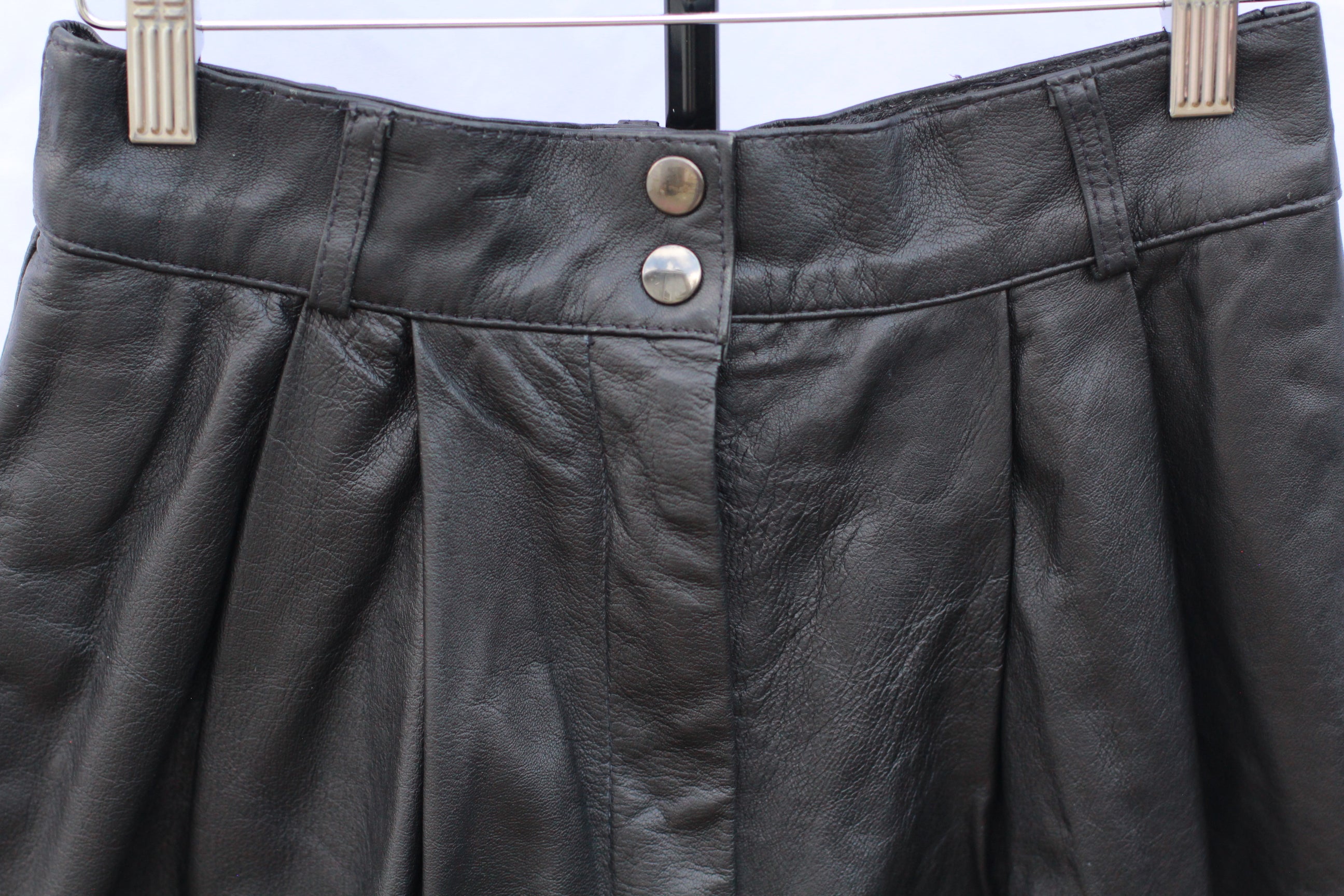 Vintage 90s High-Rise Black Leather Pleated Shorts – Tailored Trouser Shorts (26” Waist)