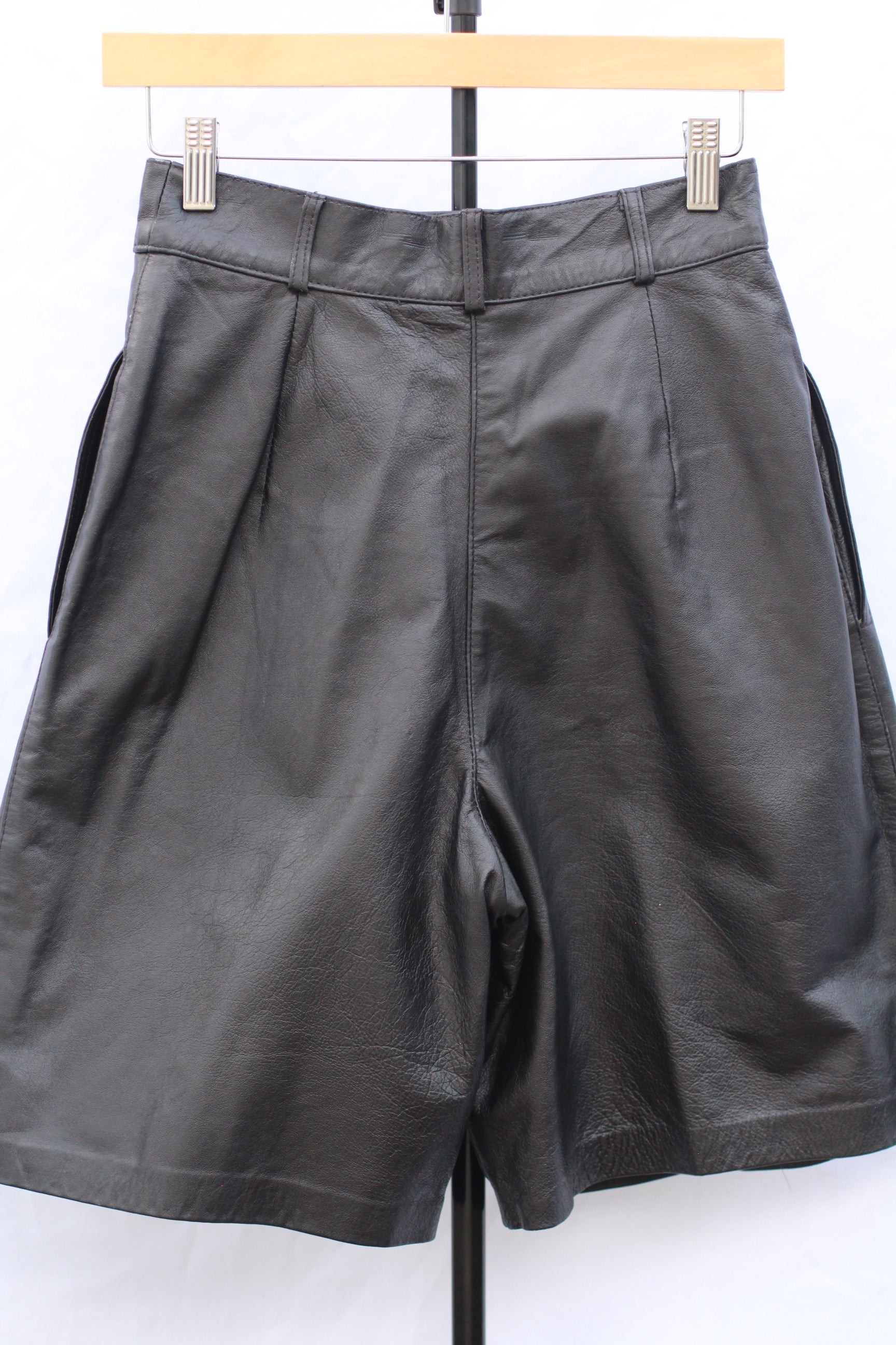 Vintage 90s High-Rise Black Leather Pleated Shorts – Tailored Trouser Shorts (26” Waist)