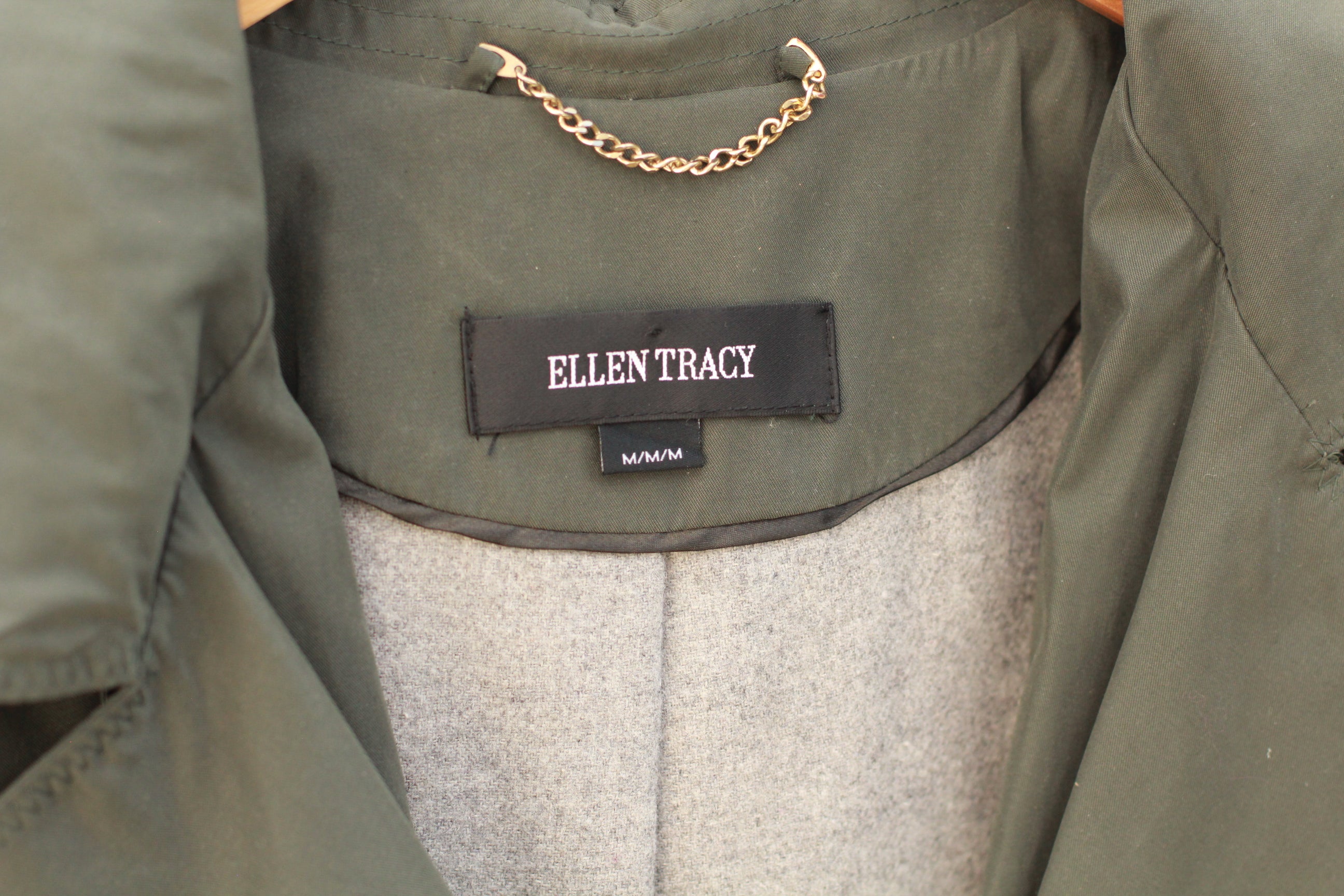 Ellen Tracy trench coat women’s size M