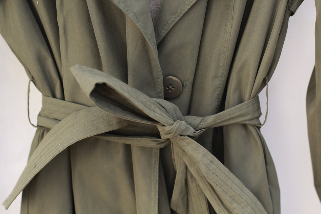 Olive-Green Trench Coat with Detachable Hood – Classic Vintage-Inspired Outerwear, Women’s M