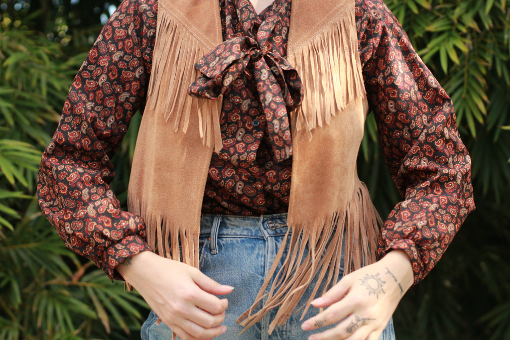 Vintage 70s Paisley Pussy-Bow Blouse – Western Boho Long Sleeve Printed Shirt (Black, Orange, Red)