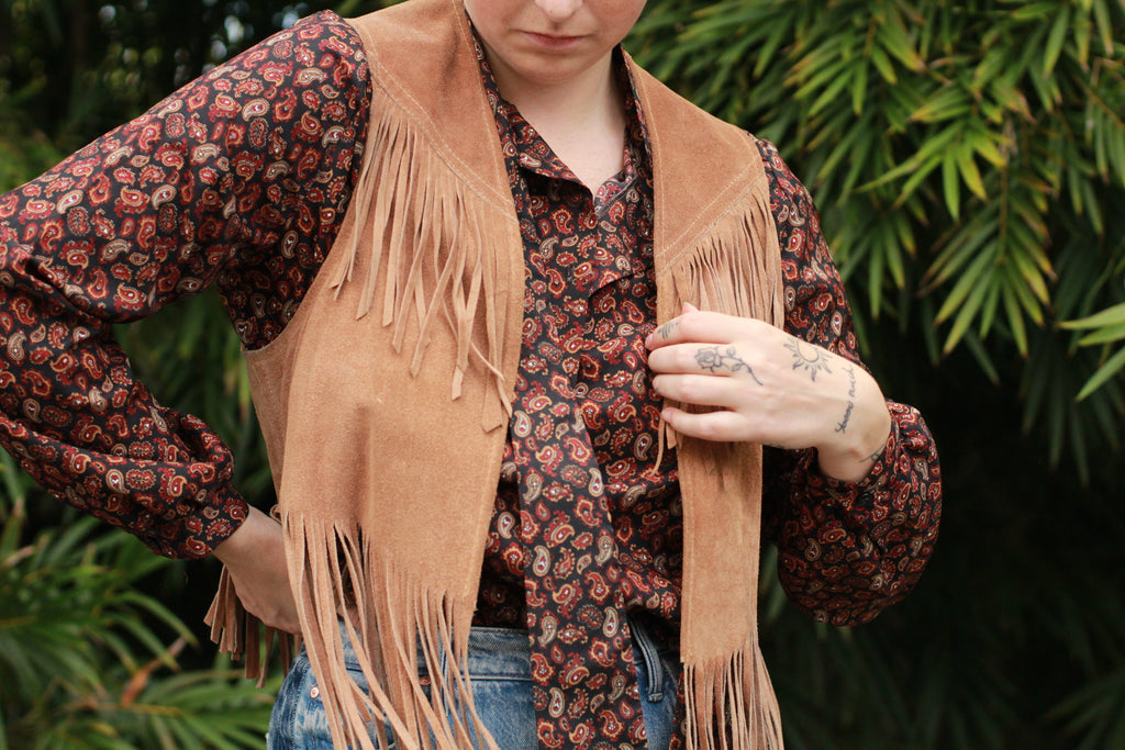 Vintage 70s Paisley Pussy-Bow Blouse – Western Boho Long Sleeve Printed Shirt (Black, Orange, Red)