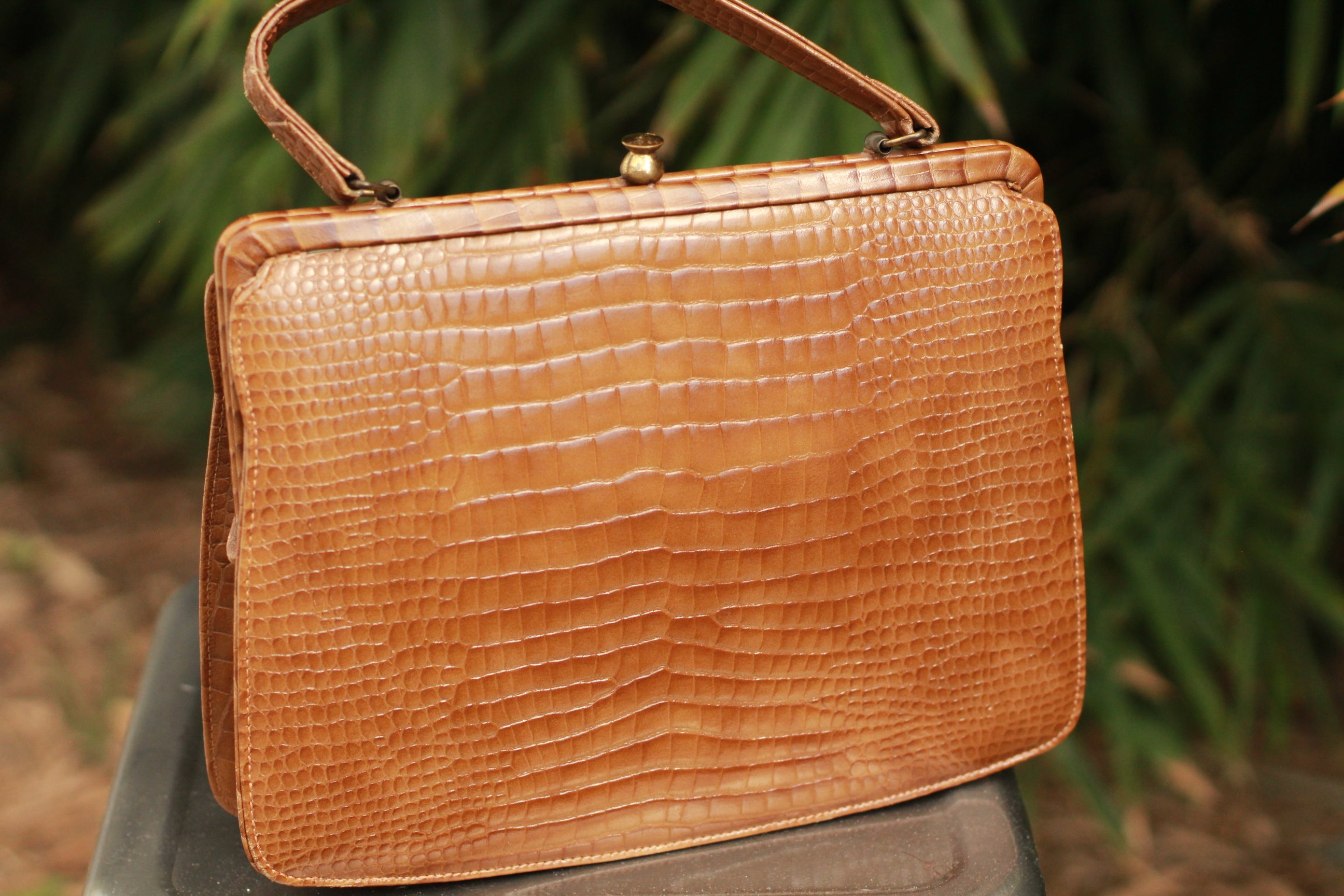 Vintage 1960s Tobacco Crocodile-Embossed Leather Top-Handle Bag - Croc detail
