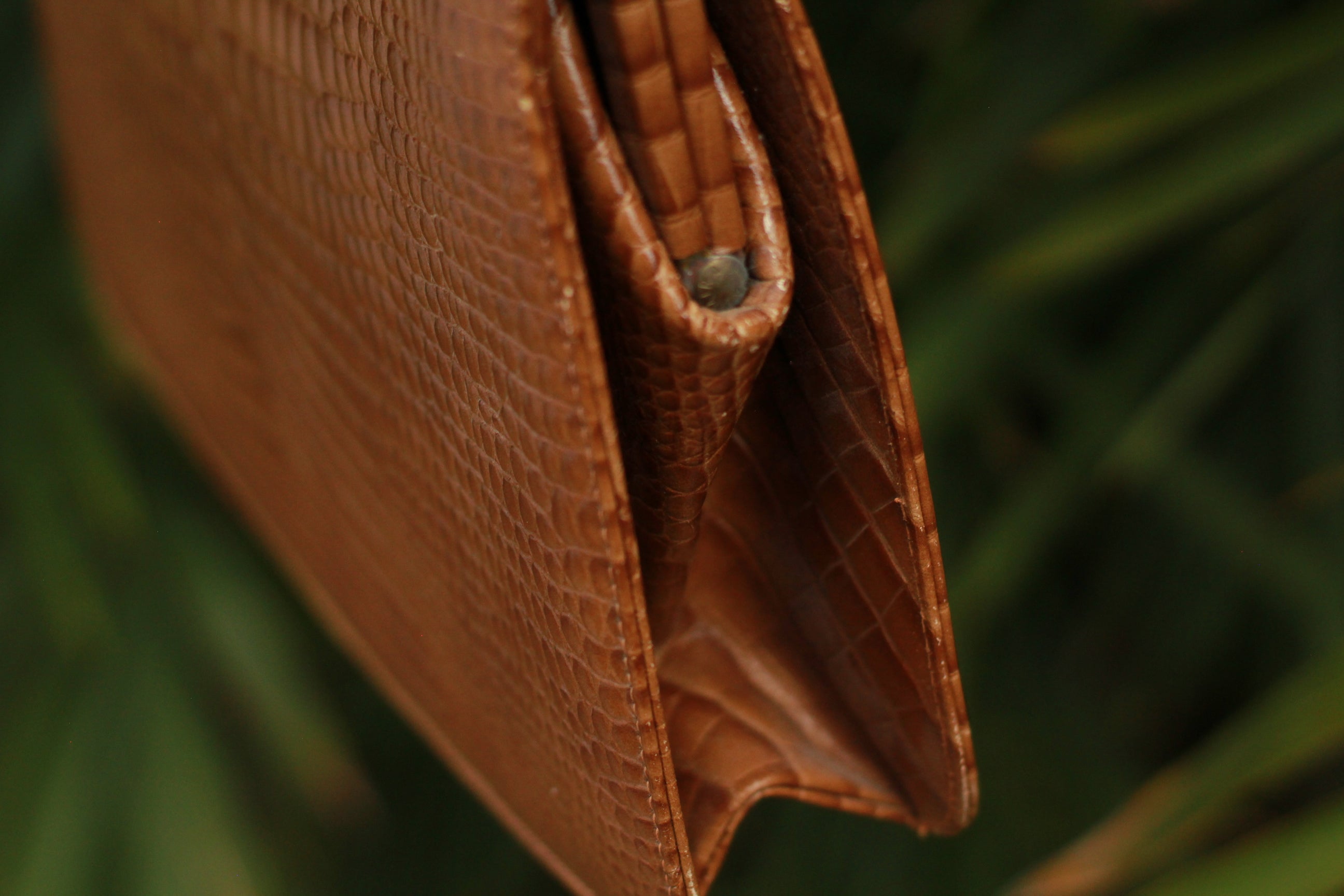 Side view showing vintage 1960s bag