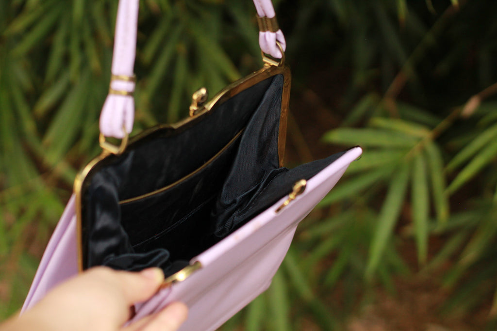 Vintage Lavender Kiss-Lock Handbag – A-Line Frame Bag, Gold Tone Hardware, Retro Chic