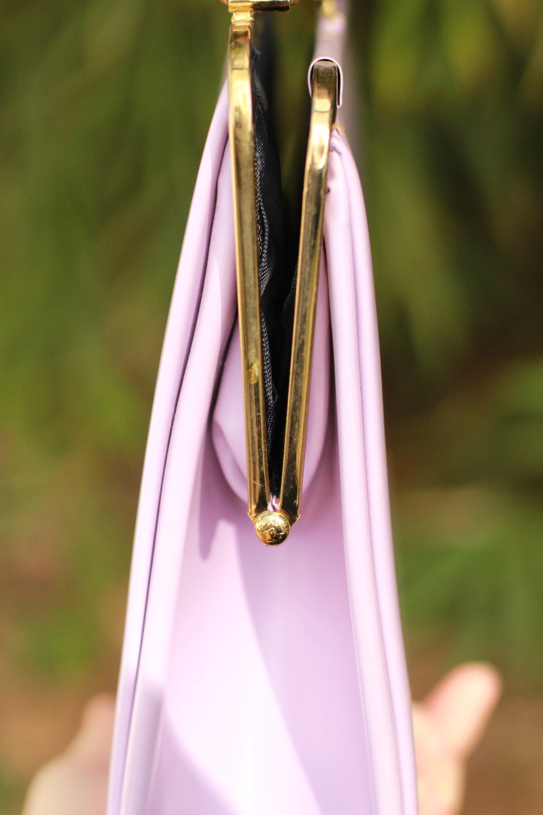 Side view showing slightly A-shaped structured frame