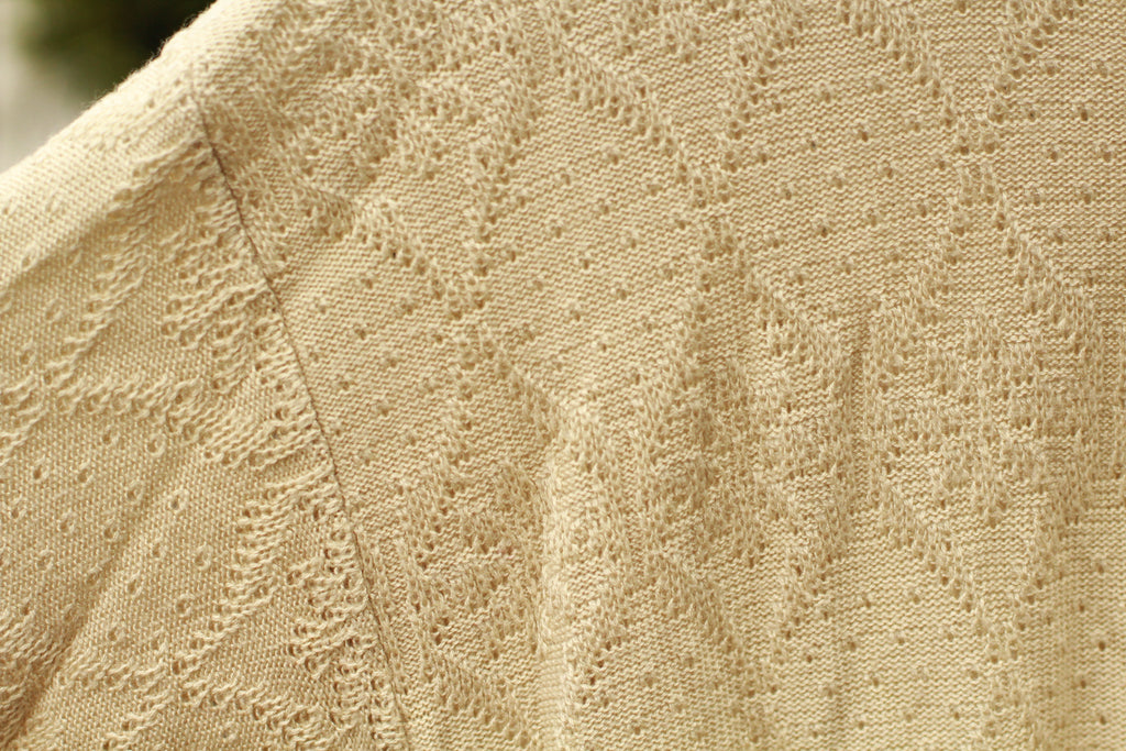 Vintage 1980s beige short-sleeve knit sweater with scalloped neckline