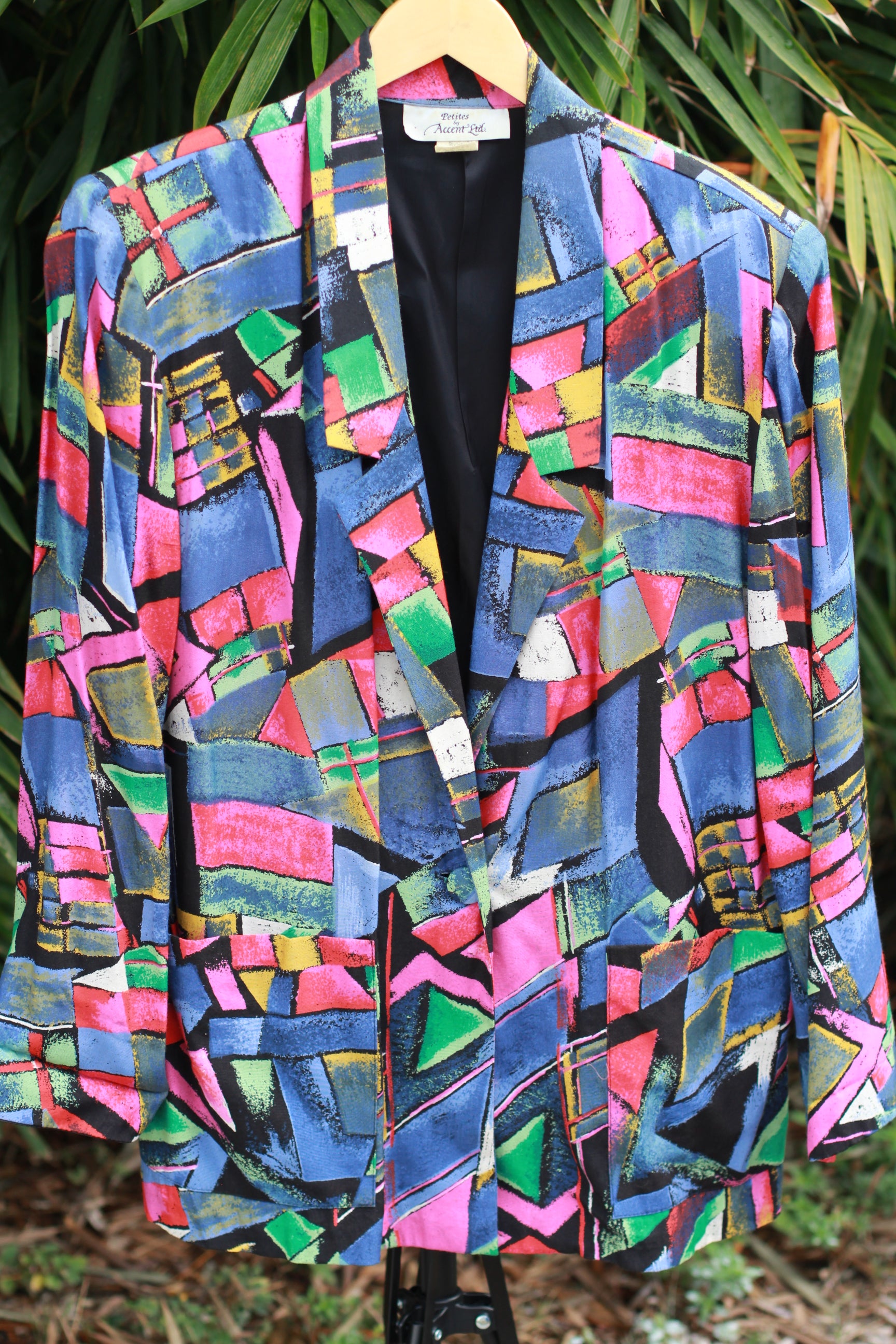 Front view of 1980s Petites by Accent Ltd multicolor geometric blazer