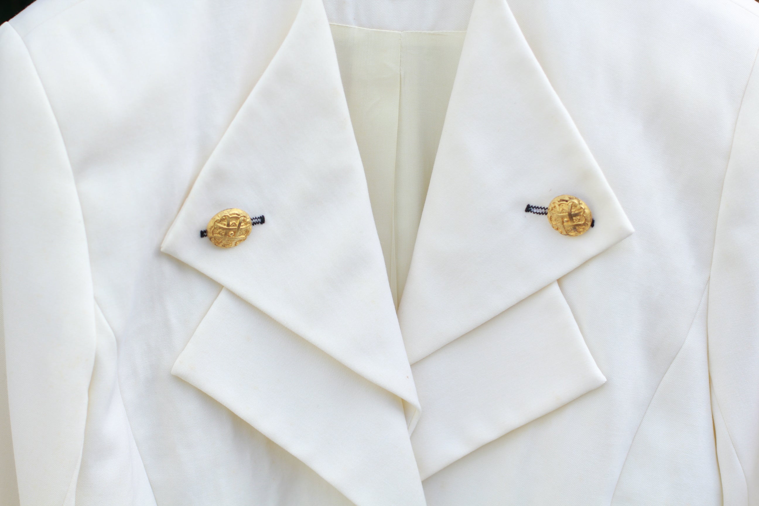 Close-up of lapels on vintage CACHÉ jacket