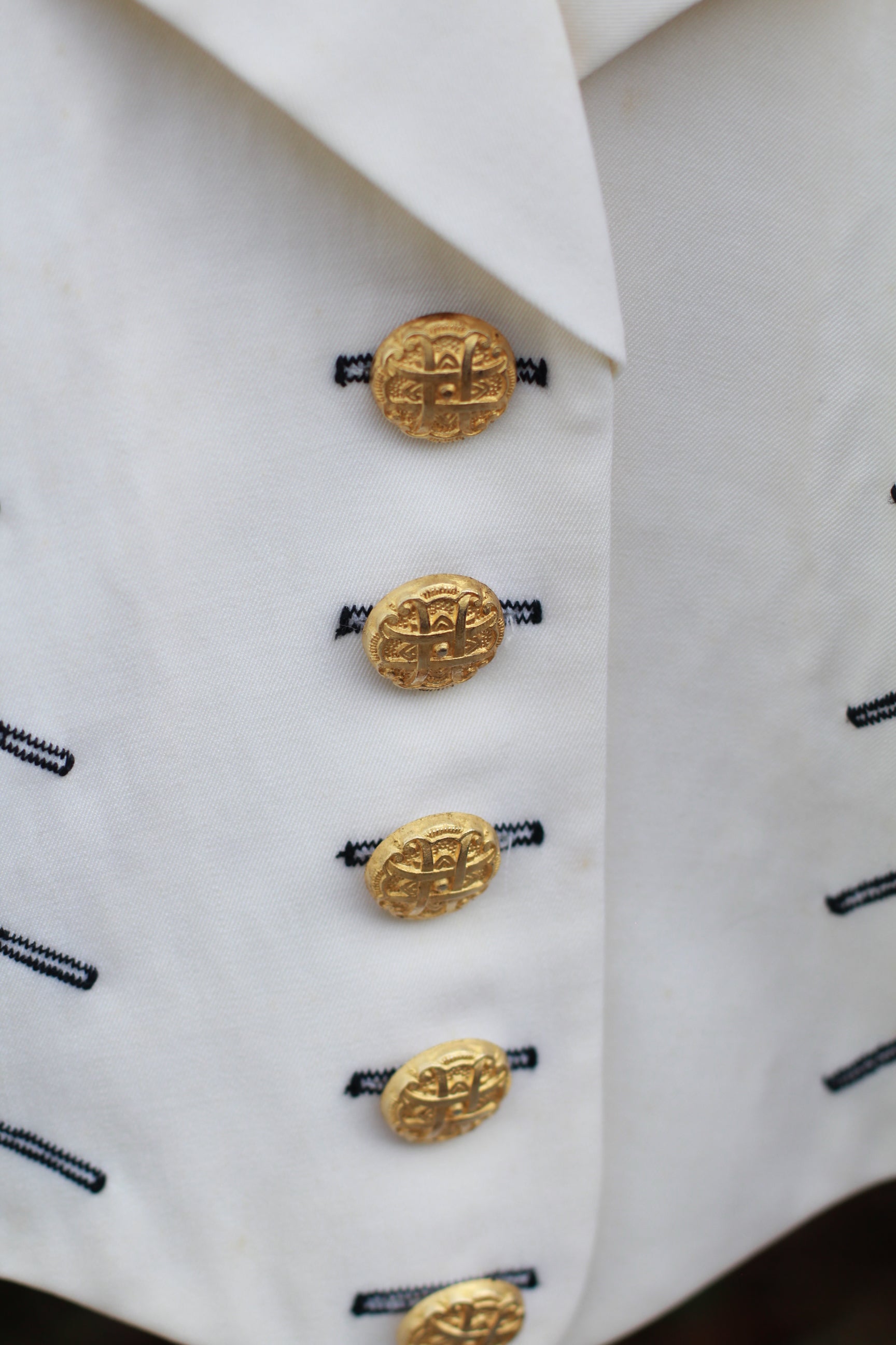 1980s cream cropped wool jacket with structured shoulders and gold-tone buttons